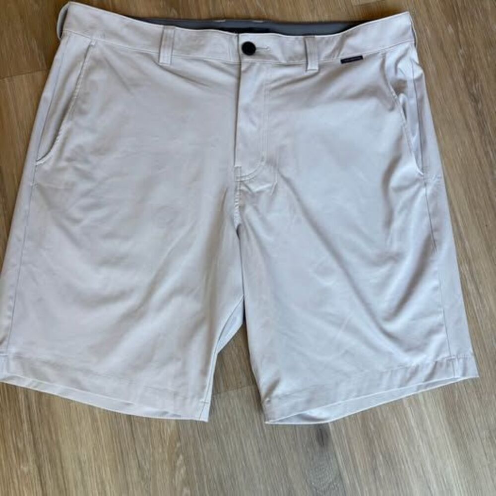 Travis Mathew Golf Shorts Light Gray Size 36